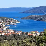 With A Parking Space Vinisce, Trogir - 5978 Διαμέρισμα Vinišće