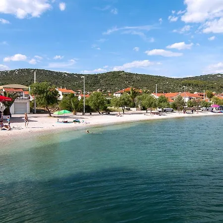 Διαμέρισμα With A Parking Space Vinisce, Trogir - 5978 Vinišće