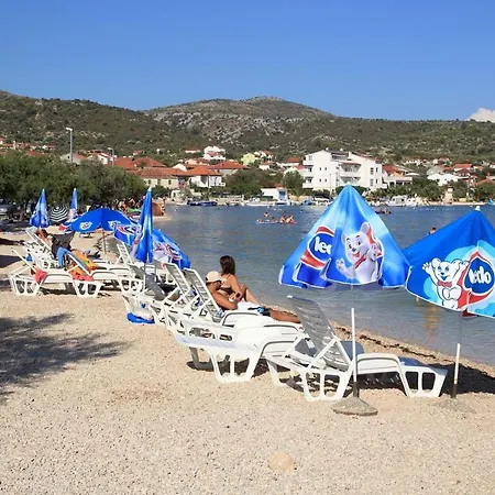 Διαμέρισμα With A Parking Space Vinisce, Trogir - 5978 *