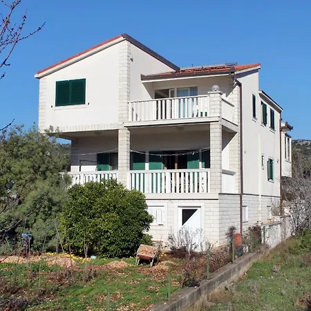 Διαμέρισμα With A Parking Space Vinisce, Trogir - 5978 *