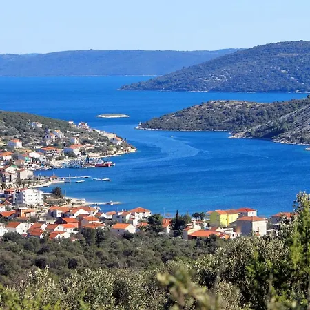With A Parking Space Vinisce, Trogir - 5978 Apartamento Vinišće