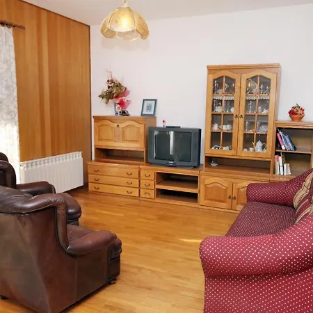 Apartamento With A Parking Space Vinisce, Trogir - 5978 Vinišće