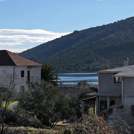 Διαμέρισμα With A Parking Space Vinisce, Trogir - 5978 *