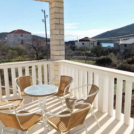 Apartamento With A Parking Space Vinisce, Trogir - 5978 Vinišće